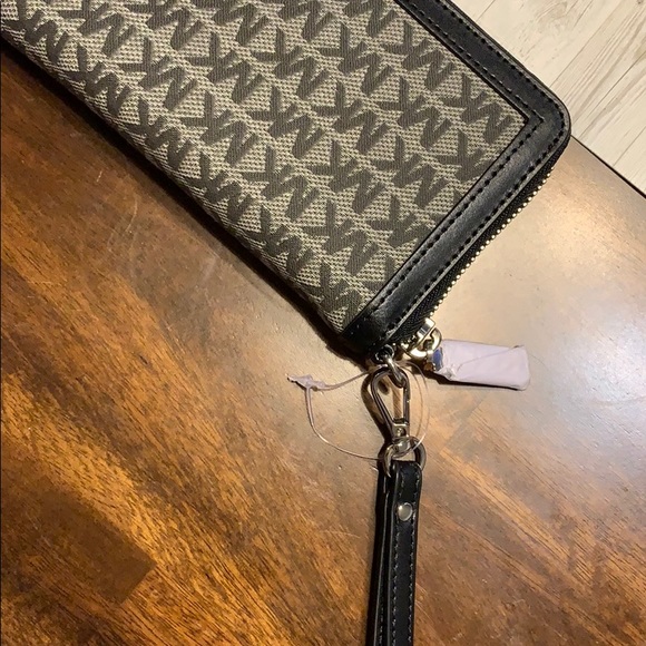 Michael Kors wristlet/wallet - Picture 6 of 7